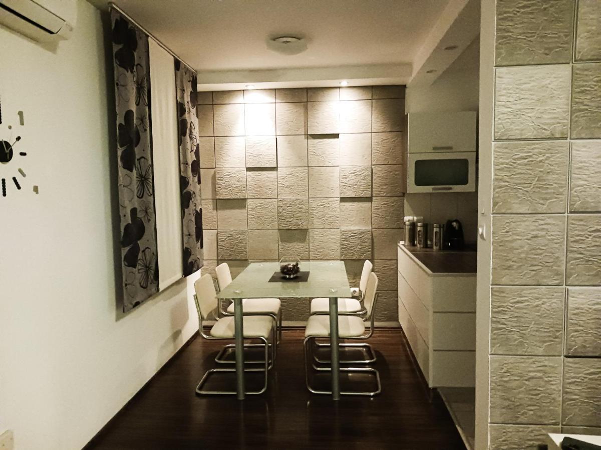 Familyhouse Appartement Pula Buitenkant foto