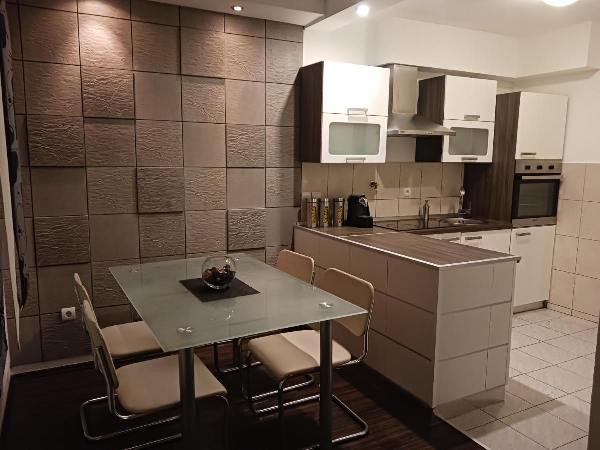 Familyhouse Appartement Pula Buitenkant foto