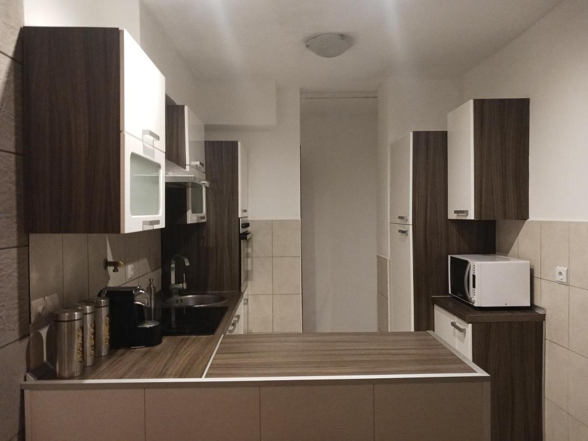 Familyhouse Appartement Pula Buitenkant foto