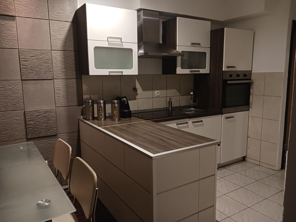Familyhouse Appartement Pula Buitenkant foto