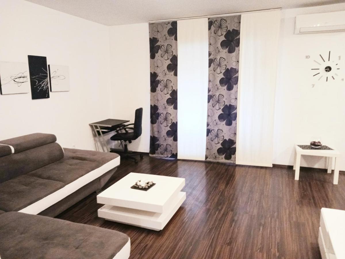 Familyhouse Appartement Pula Buitenkant foto